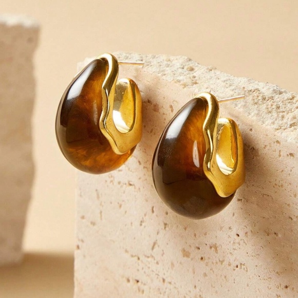 Luxe 18K Gold Plated Amber Colored Earrings - Picture 1 of 6